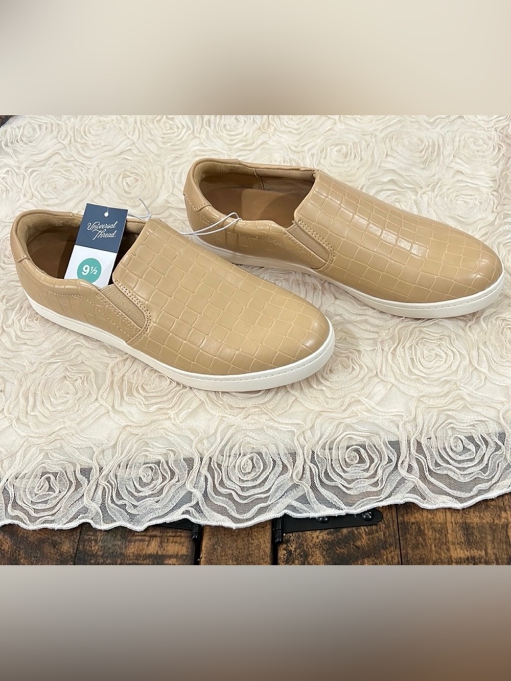 Universal Threads Tan Kelsey slip on comfy sneakers